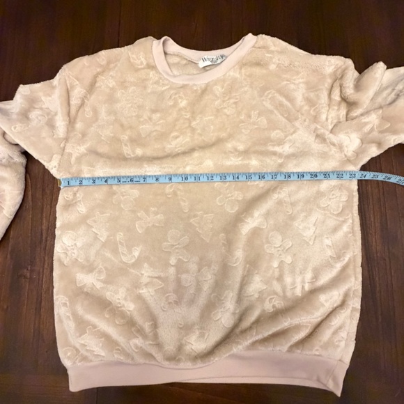 Wound Up Juniors Christmas Icon Tan Fleece Pullover, Size XL - Picture 14 of 14